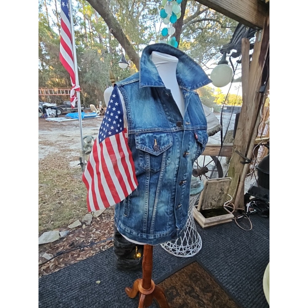 Levi's Denim Trucker Vest Distressed Sleeveless Vintage‎ Levis Jean Jacket Small